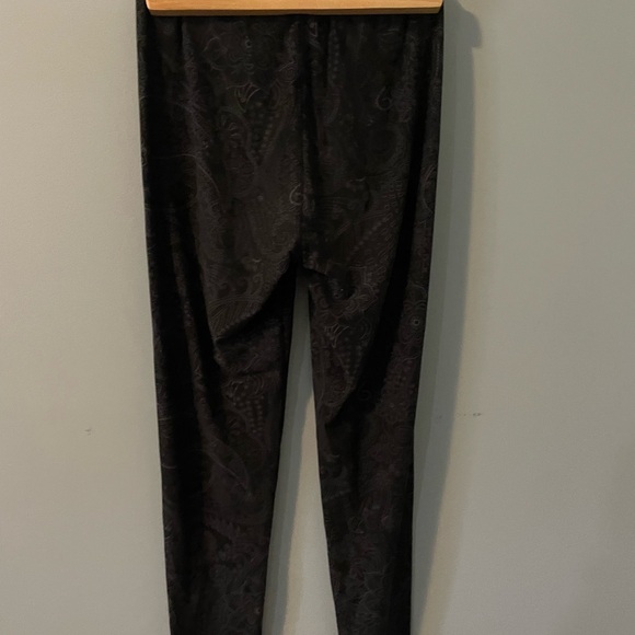 Black & Gray Aztec Design Leggings - Picture 3 of 4